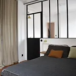Stylish And Modern Apartment In Le Marais