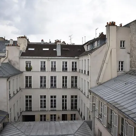 Stylish And Modern In Le Marais *